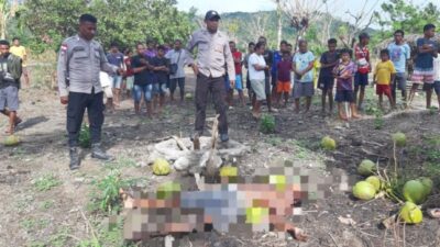 Ket. Foto: Korban Saat di Temukan Oleh Pihak Kepolisian yang Mendatangi Tempat Kejadian.