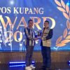 Ket. Foto: Bupati Kupang, Yosef Lede, S. H saat Menerima Penghargaan Program Penguatan Lembaga Keagamaan Kupang Award Tahun 2025 yang di gelar Pos Kupang.