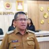 Ket. Foto: Bupati Kupang, Yosef Lede, S. H Kepada Media di Kantor Bupati Kupang.