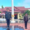 Ket. Foto: Bertindak Sebagai Pembina Upacara, Wakil Kepala Kepolisian Resor Kupang , Kompol Joni Sihombing, S.E, S. I. K., M.M Menyampaikan Membacakan Amanat Presiden RI, Prabowo Subianto.