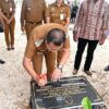 Keterangan: Penandatanganan Prasasti Gereja Yegar Sahaduta Kupang Barat. (Dok. Prokopim).