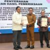 Keterangan: Penyerahan LHP oleh Kepala BPK RI Perwakilan NTT kepada Bupati Kupang, dan Ketua DPRD Kabupaten Kupang.