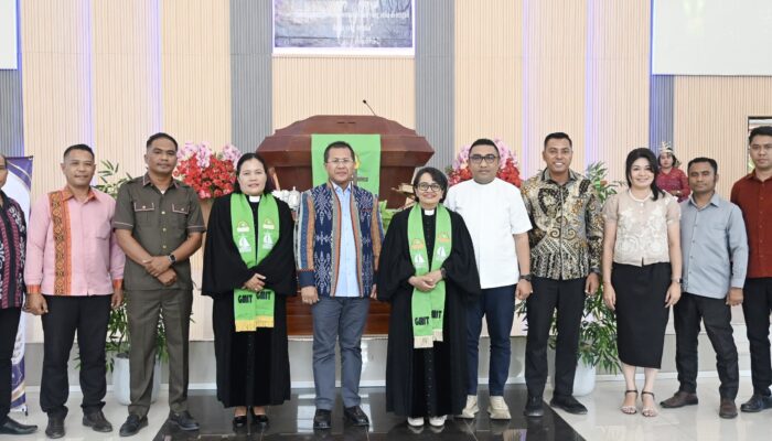 Bupati Kupang Hadiri Pisah Sambut dan Serah Terima Majelis Jemaat GMIT Via Dolorosa Alak