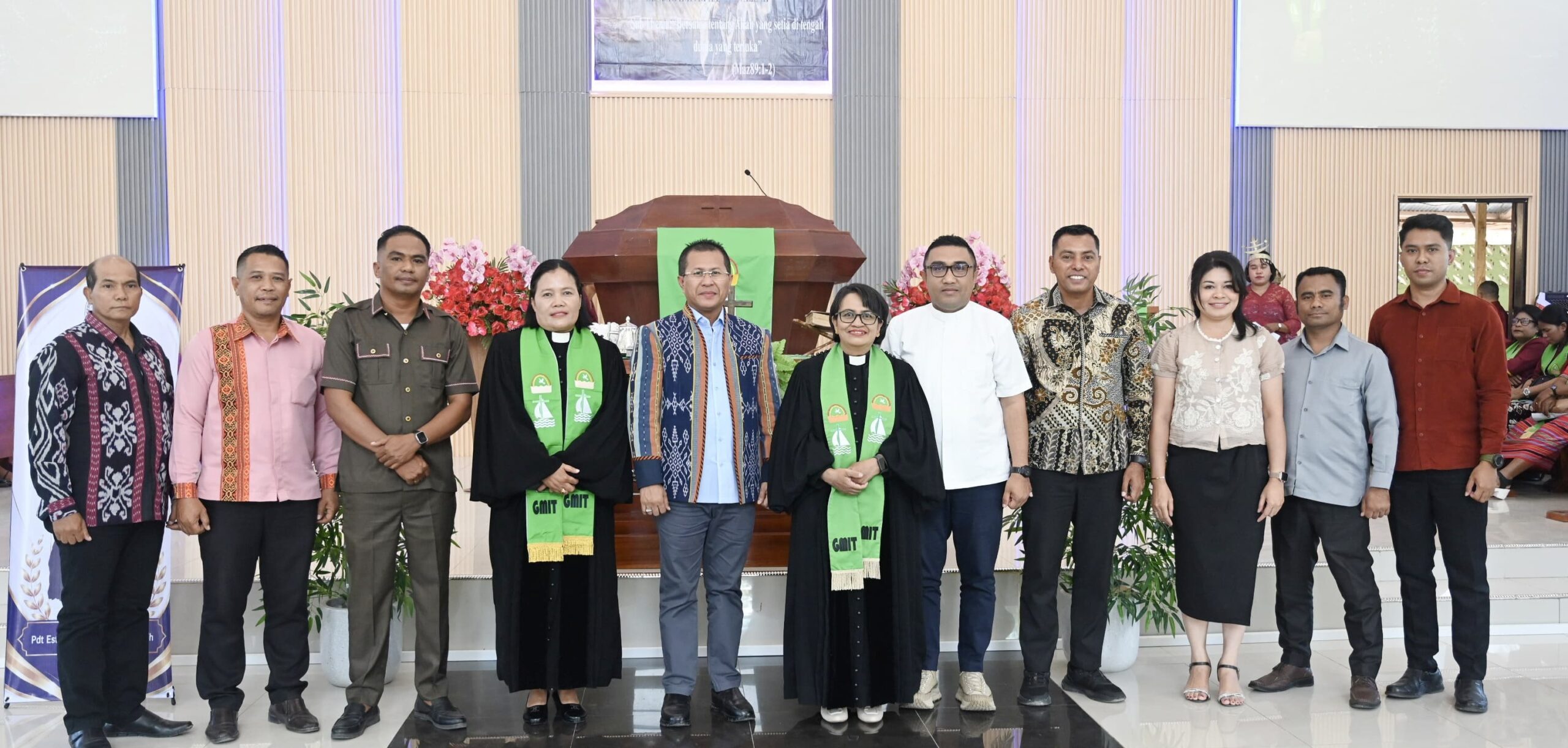 Keterangan: Foto Bersama.