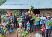 ‎Peduli Bencana Gempa, Rinus Ndiwal Bagi Sembako Kepada Warga Benteng Tawa