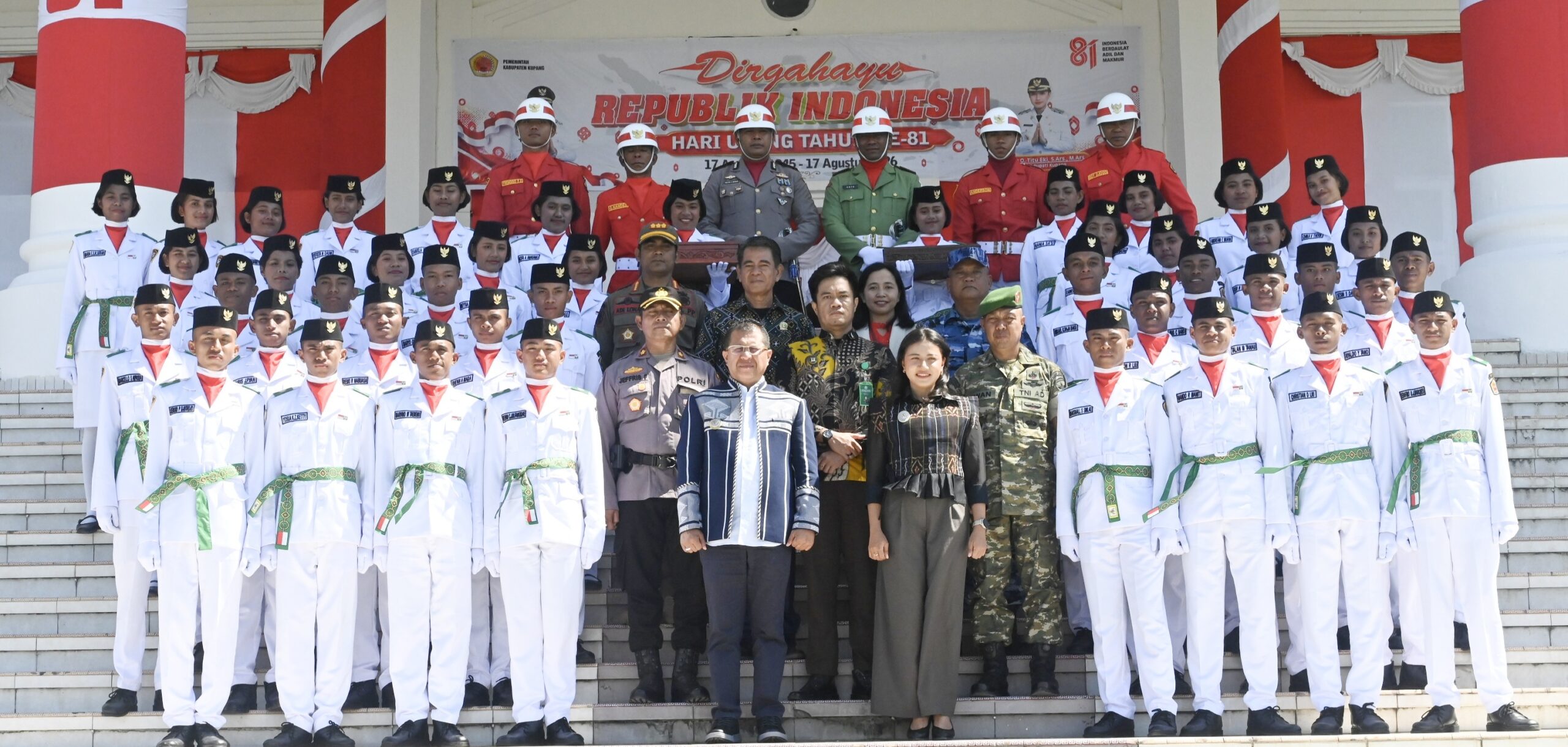 Keterangan: Foto Bersama usai Pengukuhan Pasukan Pengibar Bendera Pusaka (Paskibraka) Tingkat Kabupaten Kupang Tahun 2026.