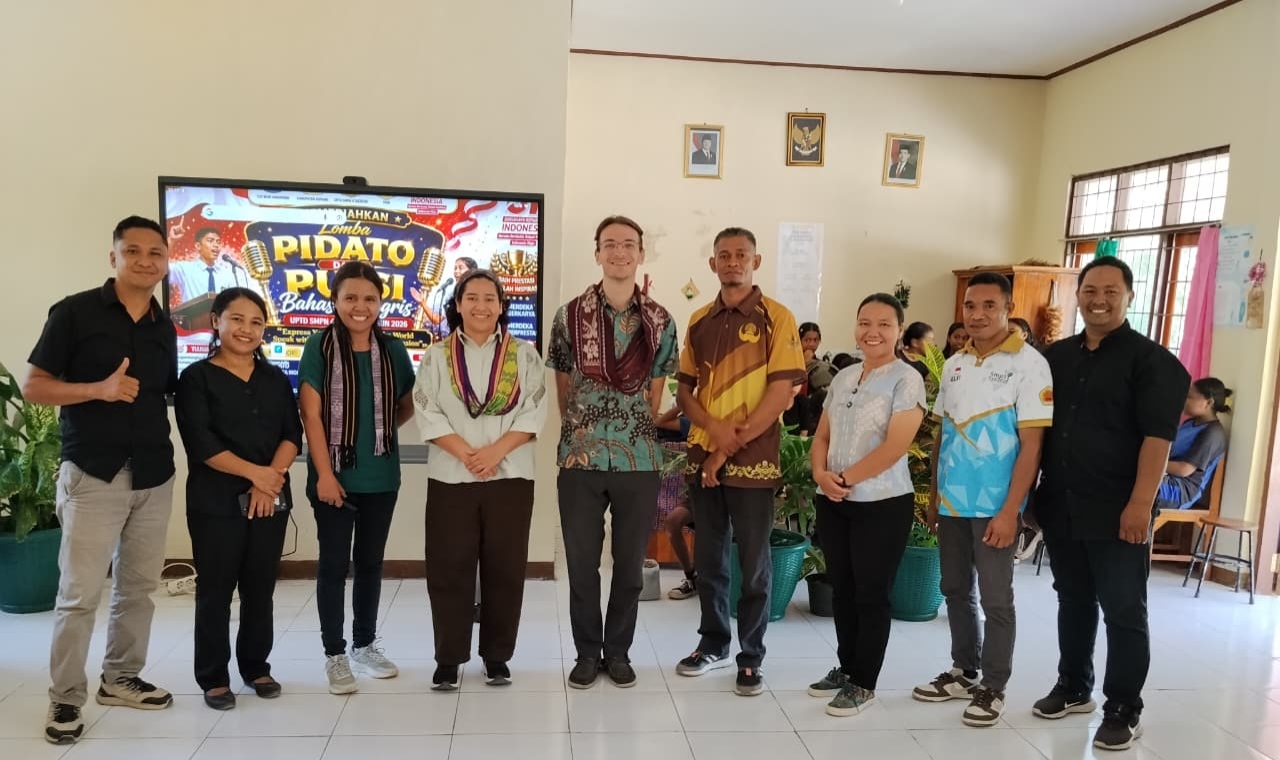 Keterangan: Foto Bersama.