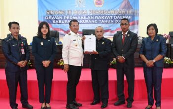 Keterangan: Foto Bersama.