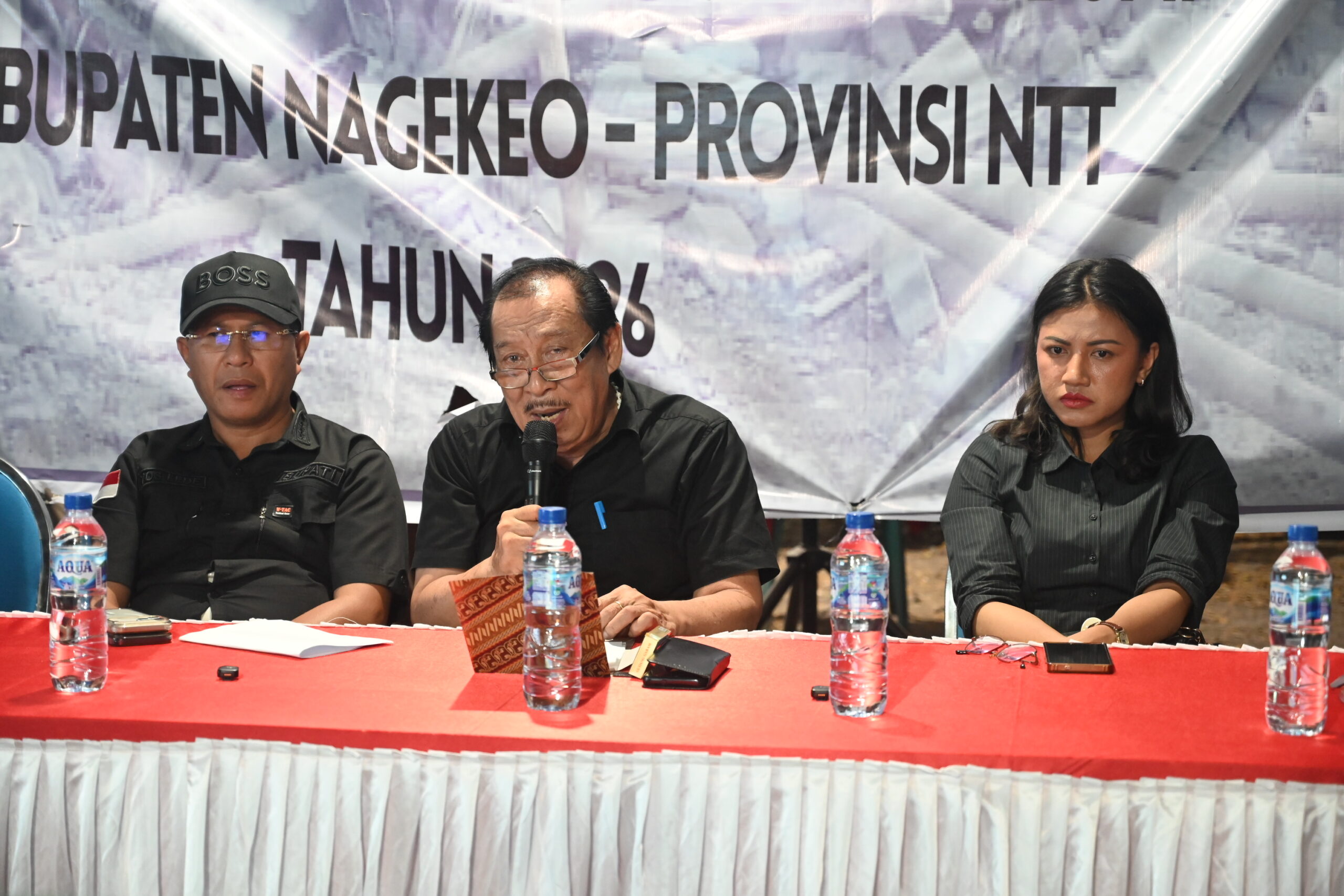 Keterangan: Kiri ke Kanan, Bupati Kupang, Yosef Lede SH, Bupati Nagakeo, Simplisius Donatus, dan Wakil Bupati Kupang, Aurum Obe Titu Eki.