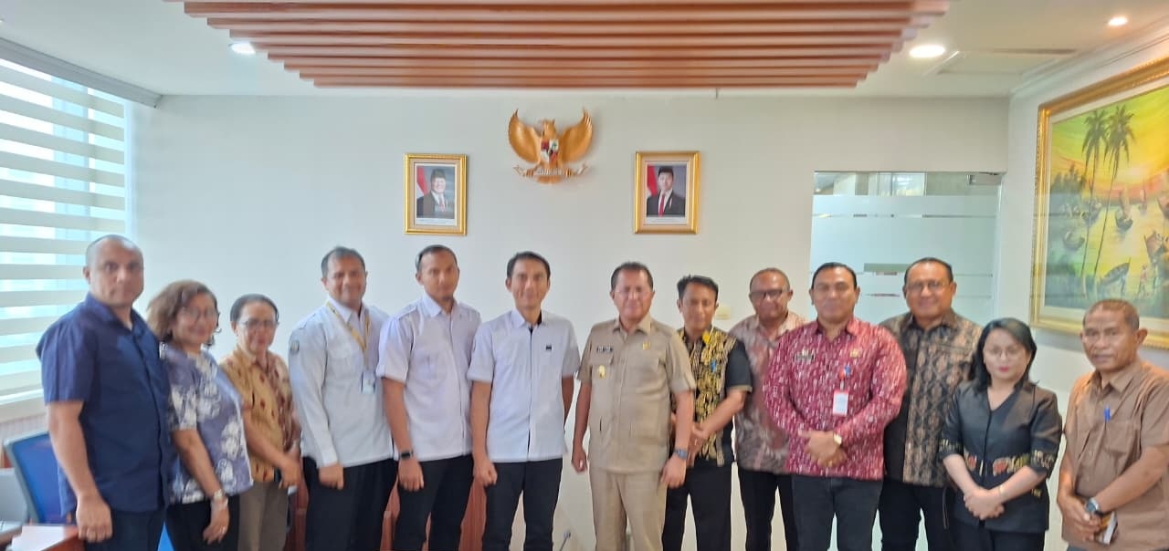 Keterangan: Foto Bersama.