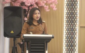 Keterangan: Wakil Bupati Kupang, Aurum Obe Titu Eki S.Ars., M.Ars saat Menyampaikan Sambutannya.