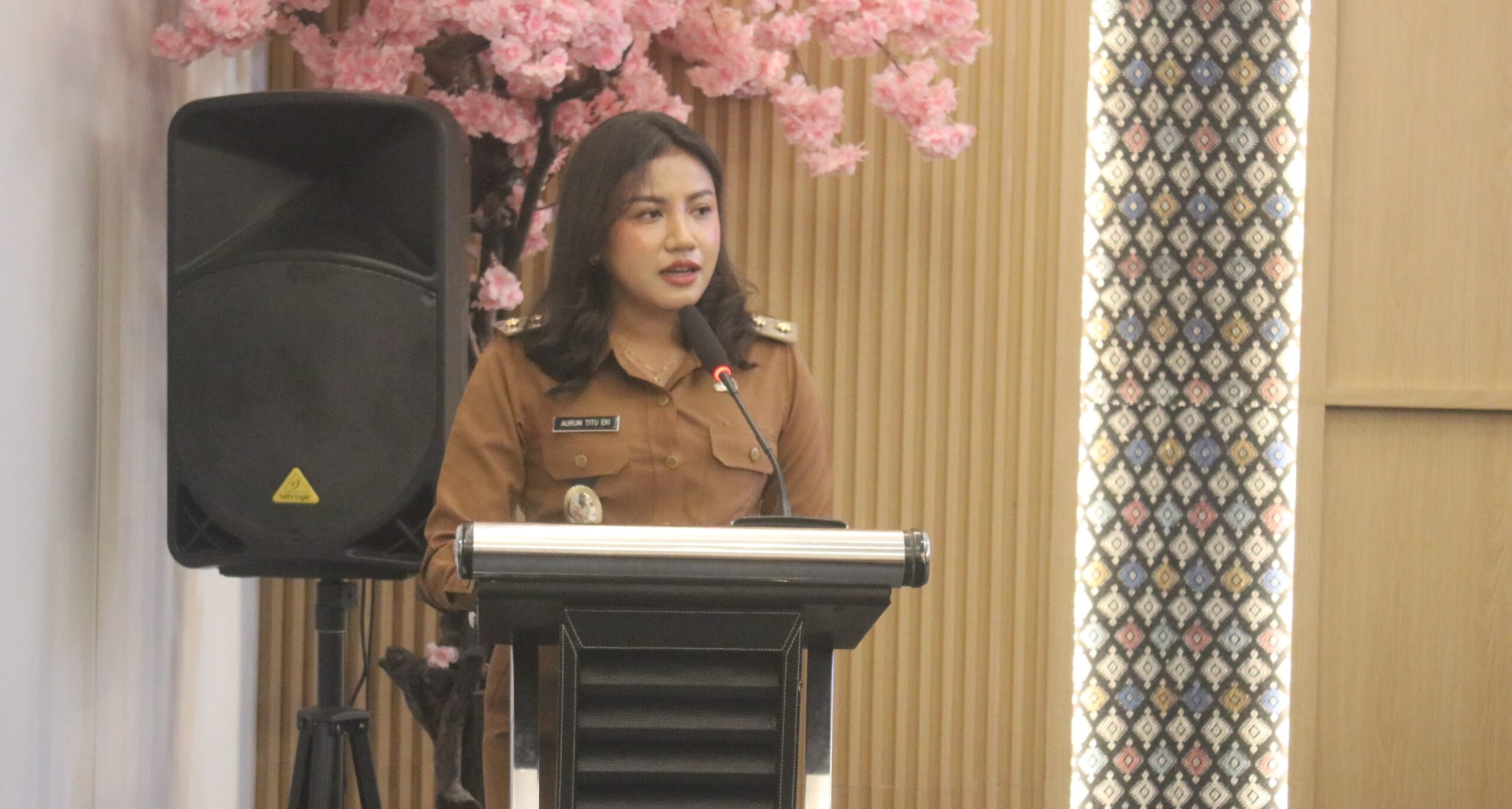 Keterangan: Wakil Bupati Kupang, Aurum Obe Titu Eki S.Ars., M.Ars saat Menyampaikan Sambutannya.