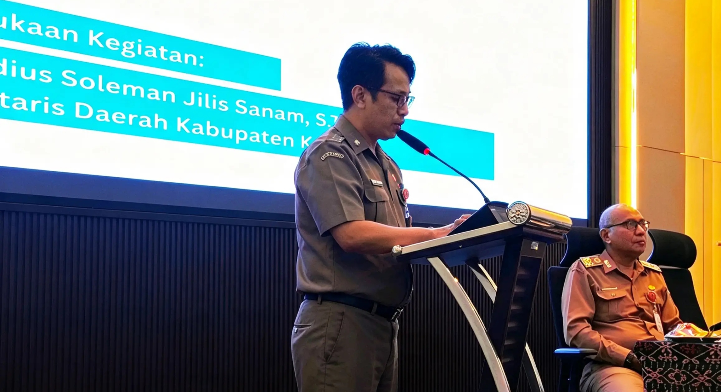 Keterangan: Sekretaris Daerah (Sekda) Kabupaten Kupang, Mateldius Soleman Jilis Sanam, S.T saat Menyampaikan Sambutannya.