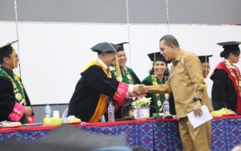 Keterangan: Gubernur NTT, Emanuel Melkiades Laka Lena saat Menghadiri Senat Terbuka Institut Agama Kristen Negeri (IAKN) Kupang Angkatan X (ke-10) Tahun 2026.