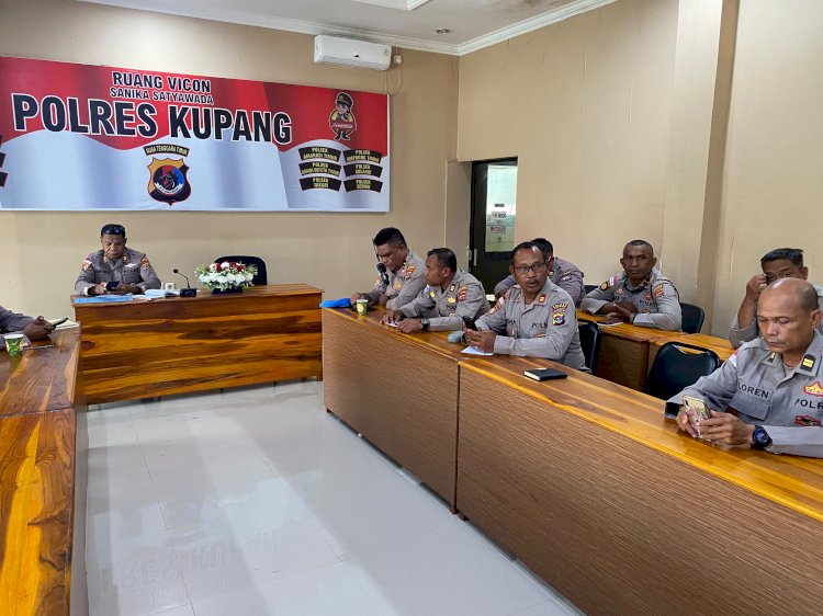 Keterangan: Mewakili Kapolres Kupang AKBP Adhitya Octorio Putra, S.I.K., melalui Kabagops Polres Kupang AKP Gundolfus P.S. Diaz dalam kegiatan Zoom Meeting yang digelar Biro Operasi Polda NTT.