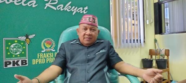 Keterangan: Anggota DPRD NTT, Yohanes Rumat.