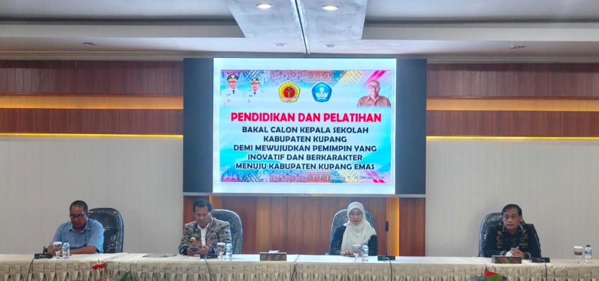 Keterangan: Bupati Kupang, Yosef Lede saat membuka Pendidikan dan Pelatihan Bakal Calon (Balon) Kepala Sekolah (Diklat BCKS) Lingkup Pemerintah Kabupaten Kupang Tahun 2026.