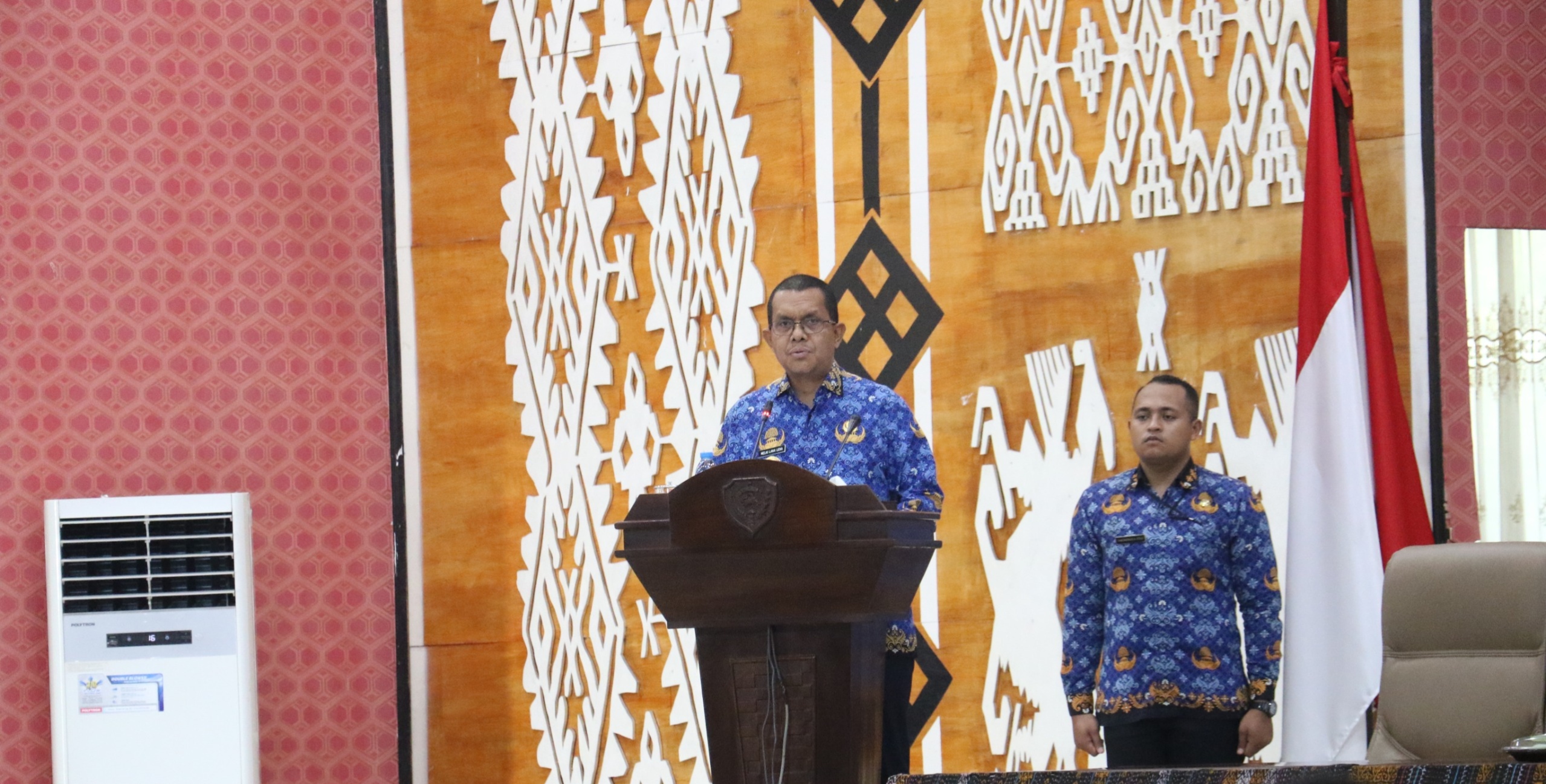 Keterangan: Gubernur NTT, Emanuel Melkiades Laka Lena saat Menyampaikan Rancangan Anggaran Pendapatan dan Belanja Daerah (APBD) Provinsi NTT Tahun Anggaran 2027 dalam Rapat Paripurna DPRD Provinsi NTT.