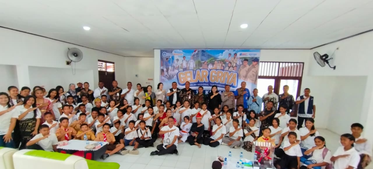 Keterangan: Foto Bersama.
