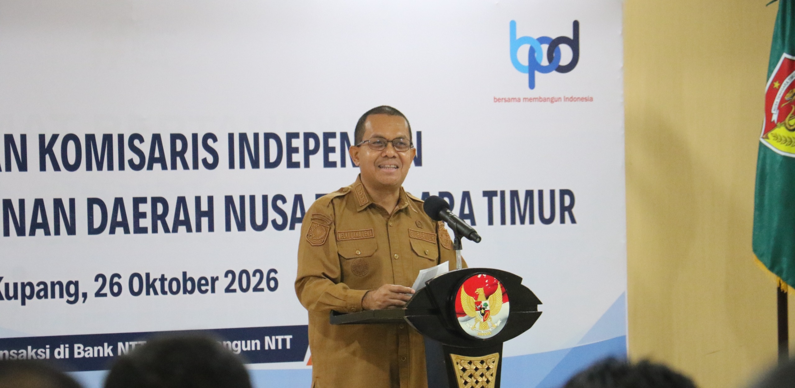 Keterangan: Gubernur NTT, Emanuel Melkiades Laka Lena Dalam Sambutannya saat Melantik Flouri Rita Wuisan, sebagai Komisaris Independen Bank NTT.